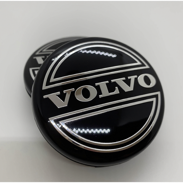 Volvo(ボルボ)のVOLVO ブラックボルボ 純正ホイール センターキャップ エンブレム 真っ黒 自動車/バイクの自動車(車外アクセサリ)の商品写真