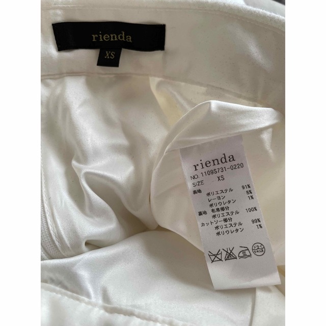 rienda(リエンダ)の秋冬素材　riendaホワイトショートパンツ　サイズXS レディースのパンツ(ショートパンツ)の商品写真