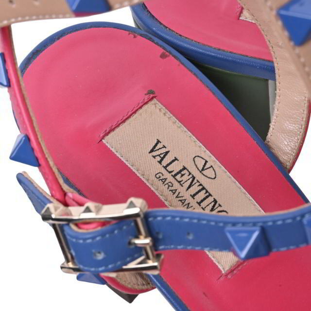 VALENTINO(ヴァレンティノ)のVALENTINO マルチカラー ロックスタッズ レザー サンダル レディースの靴/シューズ(サンダル)の商品写真
