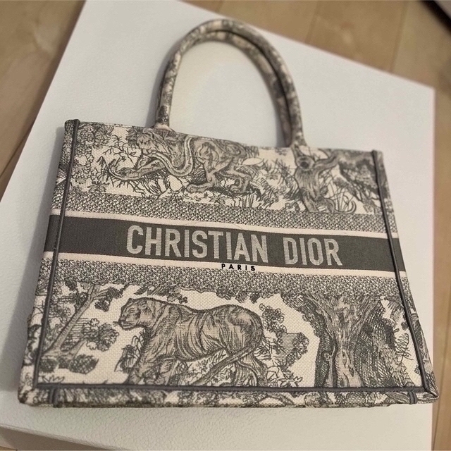 Dior(ディオール)の【DIOR】BOOK TOTE ミディアムバッグ レディースのバッグ(トートバッグ)の商品写真