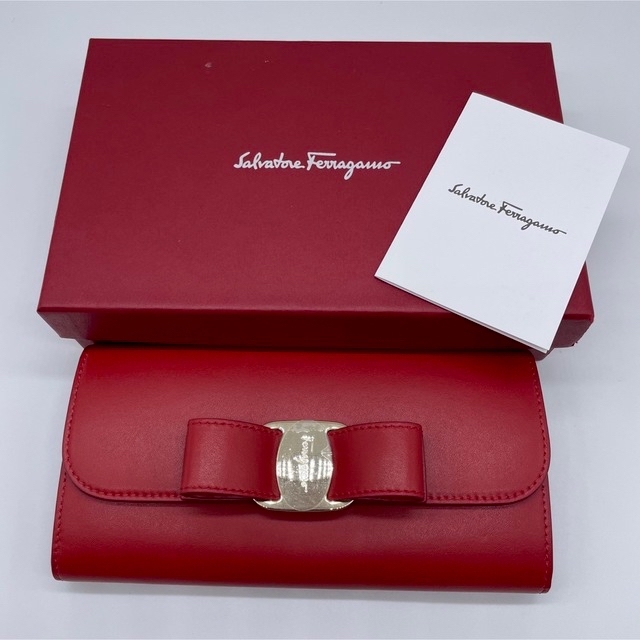 Salvatore Ferragamサルバトーレフェラガモ 未使用品 長財布 赤