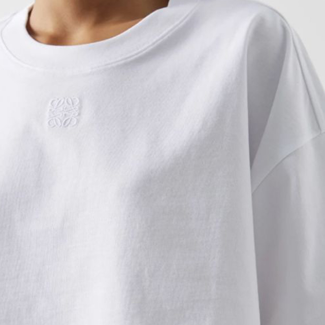 LOEWE(ロエベ)の【なの様専用】ロエベ　アナグラムクロップドTシャツ(コットン) レディースのトップス(Tシャツ(半袖/袖なし))の商品写真