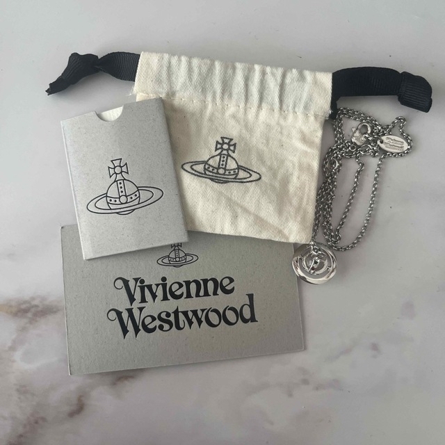 Vivienne Westwood(ヴィヴィアンウエストウッド)のヴィヴィアンウエストウッド プチオーブ ネックレス レディースのアクセサリー(ネックレス)の商品写真