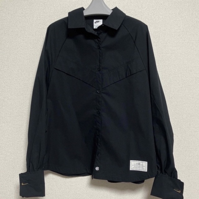 NIKE(ナイキ)のNIKEオーバーシャツ レディースのジャケット/アウター(その他)の商品写真