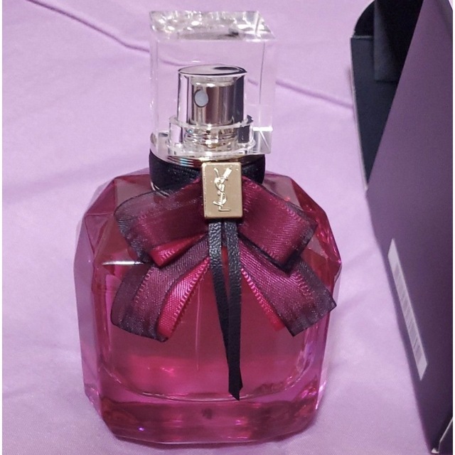 Yves Saint Laurent(イヴサンローラン)のモン パリ オーデパルファム アンタンス 50ml コスメ/美容の香水(香水(女性用))の商品写真