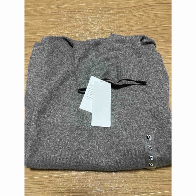 新品　UNIQLO ユニクロ　3Dカシミヤタートルネックセーター　グレー