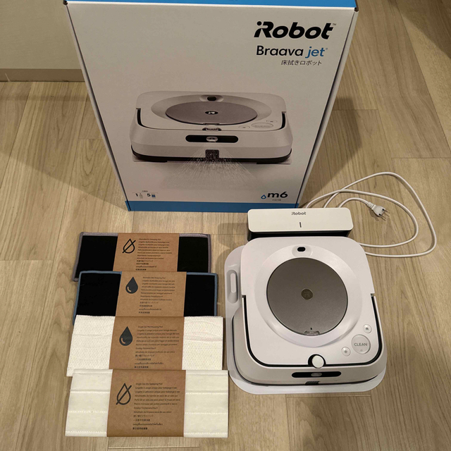 iRobot(アイロボット)のブラーバ ジェット m6 iRobot公式 床拭きロボット 水拭き から拭き両用 スマホ/家電/カメラの生活家電(掃除機)の商品写真