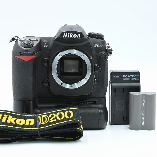 Nikon D200 ボディ + MB-D200 8