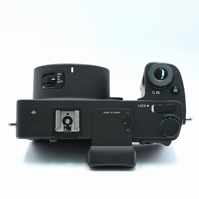 SIGMA(シグマ)のSIGMA sd Quattro スマホ/家電/カメラのカメラ(ミラーレス一眼)の商品写真