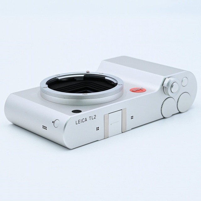 LEICA(ライカ)のLEICA TL2 シルバー スマホ/家電/カメラのカメラ(ミラーレス一眼)の商品写真