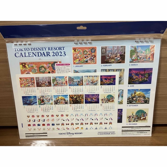 Disney(ディズニー)のディズニー　壁掛けカレンダー　2023   新品　未使用　未開封 インテリア/住まい/日用品の文房具(カレンダー/スケジュール)の商品写真