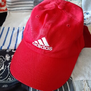アディダス(adidas)のアディダス　キャップ帽　赤色　日除け付き　サイズ58CM(キャップ)
