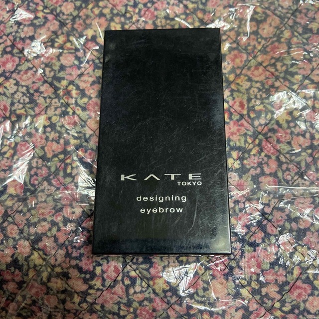 KATE(ケイト)のKATEケイト　アイブロウ　オリーブグレー コスメ/美容のベースメイク/化粧品(パウダーアイブロウ)の商品写真