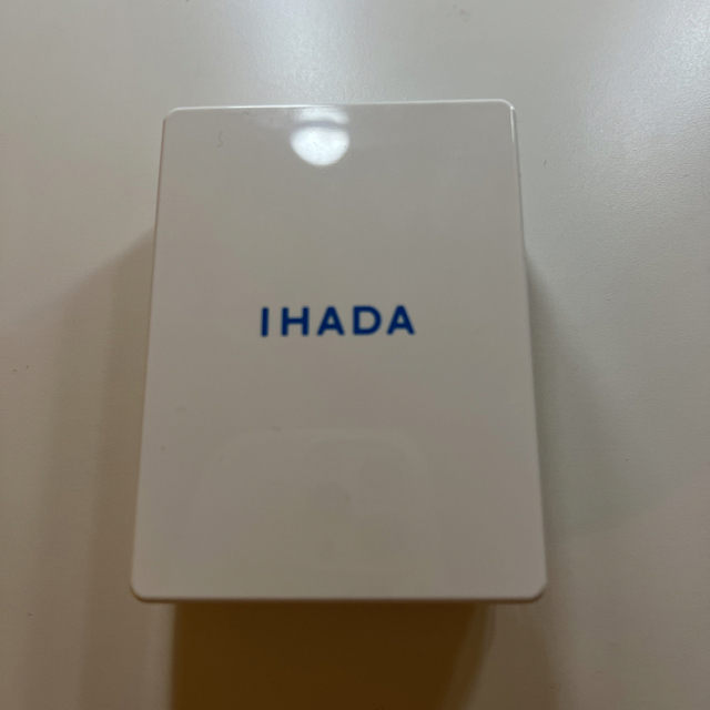 IHADA(イハダ)のイハダ　薬用フェイスプロテクトパウダー コスメ/美容のベースメイク/化粧品(フェイスパウダー)の商品写真