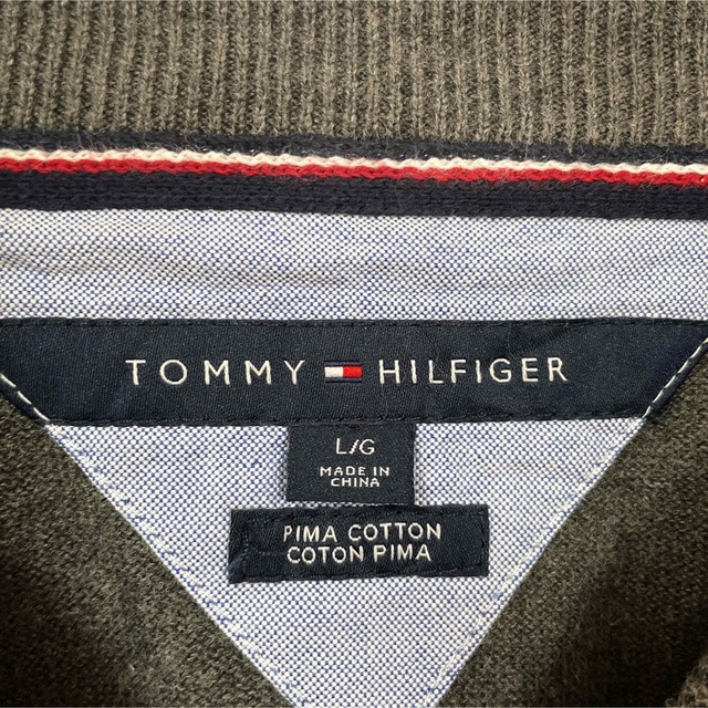 TOMMY HILFIGER(トミーヒルフィガー)の高級繊維ピマコットン使用 トミーヒルフィガー vネック ニット グレー 海外古着 メンズのトップス(ニット/セーター)の商品写真