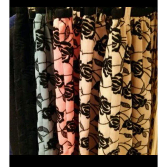 Riccimie New York(リッチミーニューヨーク)のちぇるさん専用 リッチミーニューヨーク 刺繍スカート レディースのスカート(ミニスカート)の商品写真