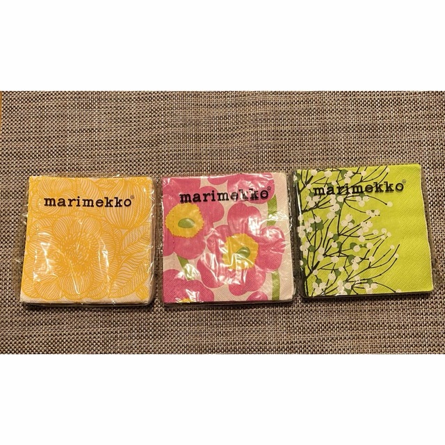 marimekko(マリメッコ)のマリメッコ　ペーパーナプキン D 15枚 ハンドメイドの素材/材料(その他)の商品写真