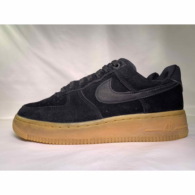 NIKE(ナイキ)のNIKE AIR FORCE 1 07 LV8 SUEDE BLACK 24.0 レディースの靴/シューズ(スニーカー)の商品写真