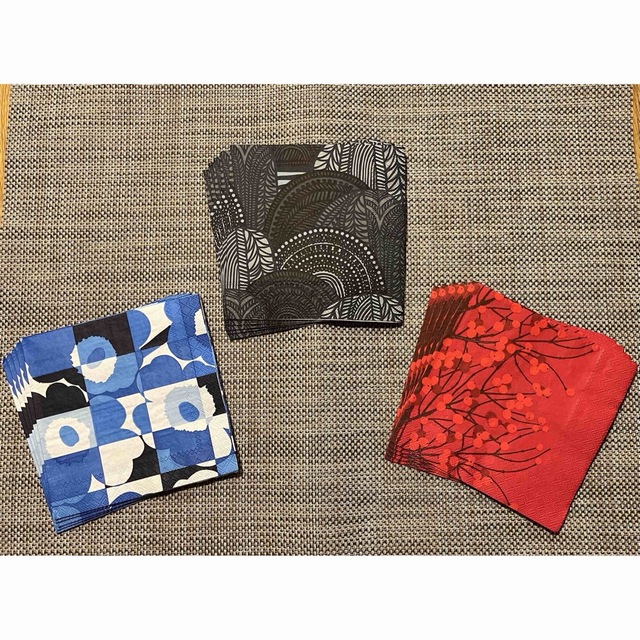 marimekko(マリメッコ)のマリメッコ　ペーパーナプキン A  15枚 ハンドメイドの素材/材料(その他)の商品写真