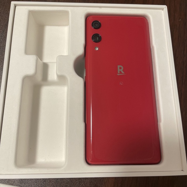 Rakuten(ラクテン)のRakuten Hand クリムゾンレッド 本体 スマホ/家電/カメラのスマートフォン/携帯電話(スマートフォン本体)の商品写真