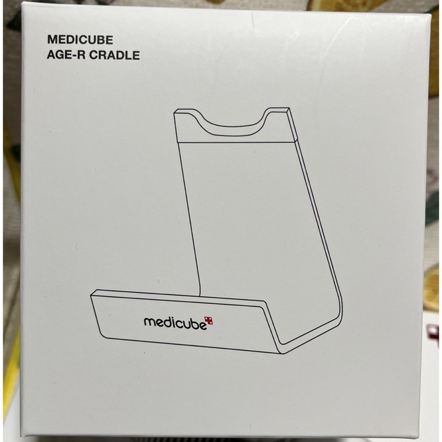 nnn様専用　家庭用美容器　MEDICUBE スマホ/家電/カメラの美容/健康(フェイスケア/美顔器)の商品写真