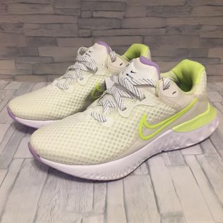 ナイキ(NIKE)のナイキ　ランニングシューズ　ウィメンズスニーカー　リニュー　ラン　2 新品　靴(スニーカー)