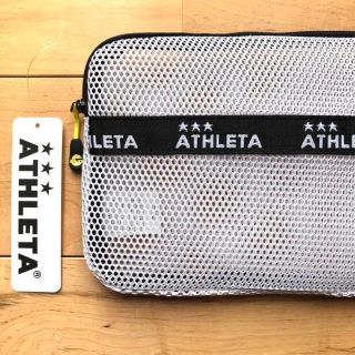 アスレタ(ATHLETA)のATHLETAアスレタメッシュマルチケース05289M ホワイトポーチバッグ(その他)