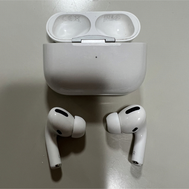 airpods  pro 第一世代　イヤホンは交換新品