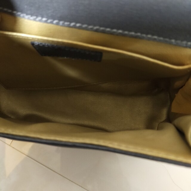valentino garavani(ヴァレンティノガラヴァーニ)のヴァレンティノガラヴァーニ　ゴールド金具　ハンドバッグ　グレー レディースのバッグ(ハンドバッグ)の商品写真