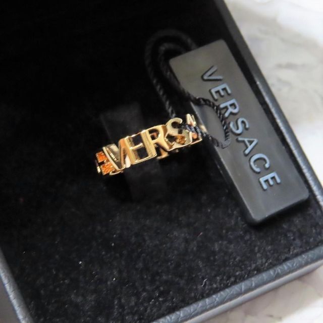 VERSACE(ヴェルサーチ)の新品VERSACEロゴリング15号ヴェルサーチェアクセサリーネックレスメンズ メンズのアクセサリー(リング(指輪))の商品写真