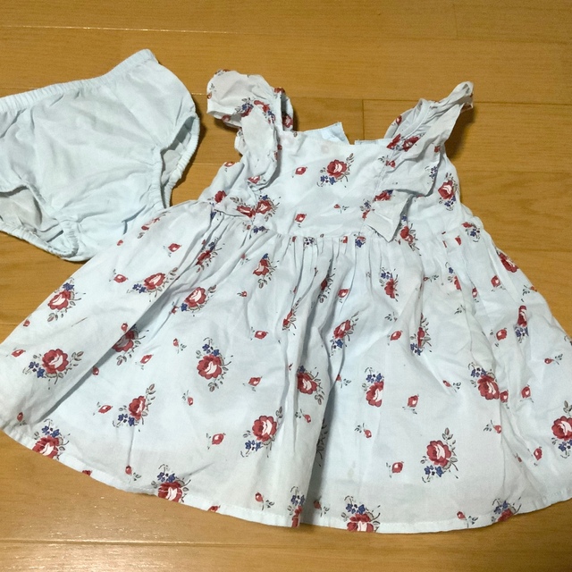 babyGAP(ベビーギャップ)のワンピース　ベビー　花柄　ブルー　60 70 半袖　ベビーギャップ キッズ/ベビー/マタニティのベビー服(~85cm)(ワンピース)の商品写真