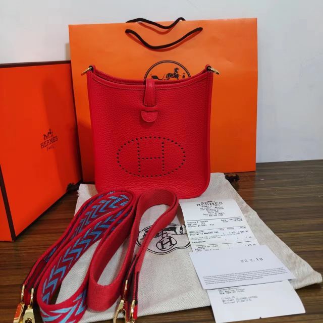最新な Hermes - 【新品未使用 】エルメス エヴリン TPM 赤 ゴールド金具 ショルダーバッグ 最新な Hermes - 【新品未使用 】エルメス エヴリン TPM 赤 ゴールド金具 ショルダーバッグ