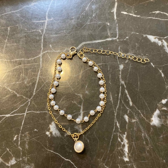 H&M(エイチアンドエム)の♡ゴールドⅹパールブレスレット♡ レディースのアクセサリー(ブレスレット/バングル)の商品写真