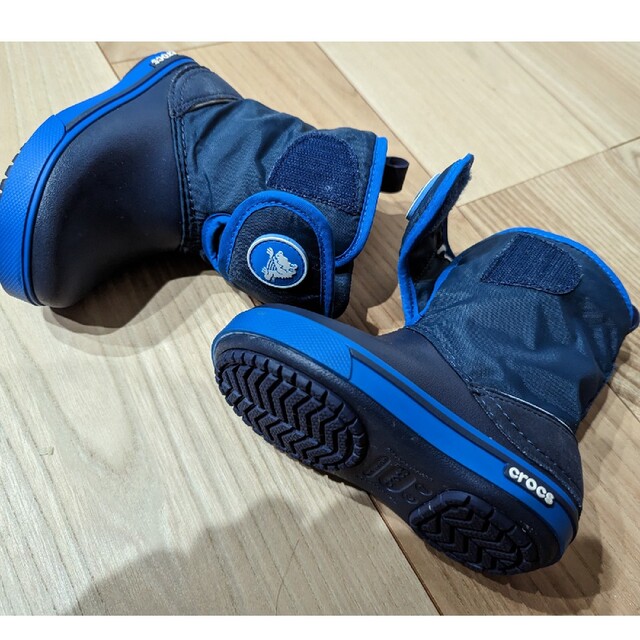 CROCS　ジュニア　スノーブーツ キッズ/ベビー/マタニティのキッズ靴/シューズ(15cm~)(ブーツ)の商品写真