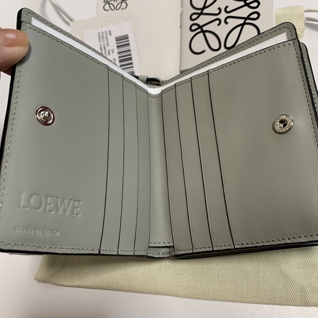 あーちゃん様専用 LOEWE ロエベ ❤️ 新品未使用 財布 あーちゃん様専用 LOEWE ロエベ ❤️ 新品未使用 財布