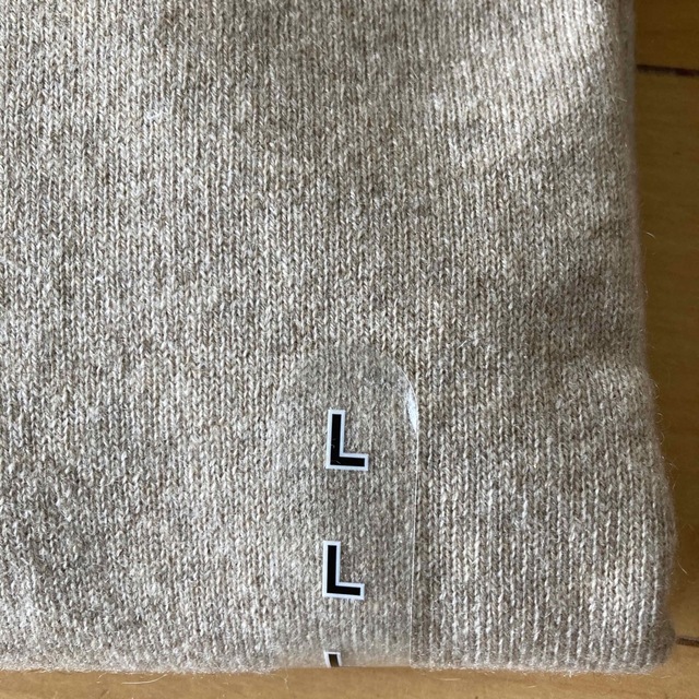 UNIQLO(ユニクロ)の新品、未使用ユニクロ紳士カシミヤVネックセーター(長袖)L メンズのトップス(ニット/セーター)の商品写真