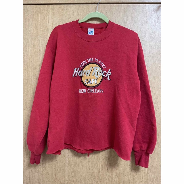 Hard Rock CAFE(ハードロックカフェ)のハードロックカフェ 刺繍　ロゴ スウェット　ビンテージ 古着 赤 オーバーサイズ レディースのトップス(トレーナー/スウェット)の商品写真
