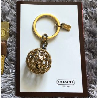 コーチ(COACH)のコーチ　キーホルダー　チャーム　ゴールド(キーホルダー)