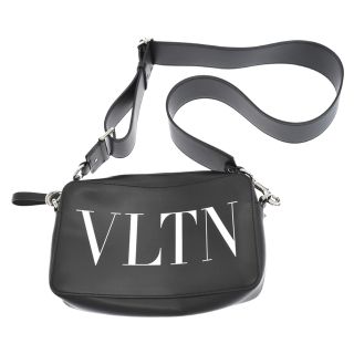 ヴァレンティノ(VALENTINO)のVALENTINO ヴァレンチノ Messenger Bag ロゴ レザー メッセンジャー バッグ ブラック TY2B0704(ショルダーバッグ)