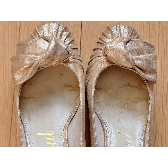 ゴールド　パンプス　23.5cm レディースの靴/シューズ(ハイヒール/パンプス)の商品写真