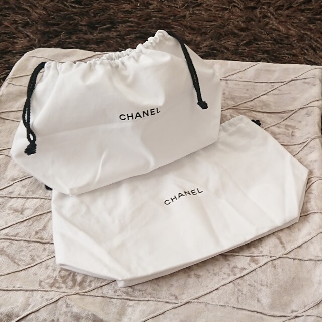 CHANEL(シャネル)のCHANEL ノベルティ 巾着 ２つ レディースのファッション小物(ポーチ)の商品写真