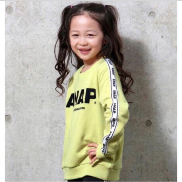 ANAP Kids(アナップキッズ)の新品ANAPKIDS☆130 ロゴ トレーナー 袖ロゴライン アナップキッズ キッズ/ベビー/マタニティのキッズ服女の子用(90cm~)(Tシャツ/カットソー)の商品写真