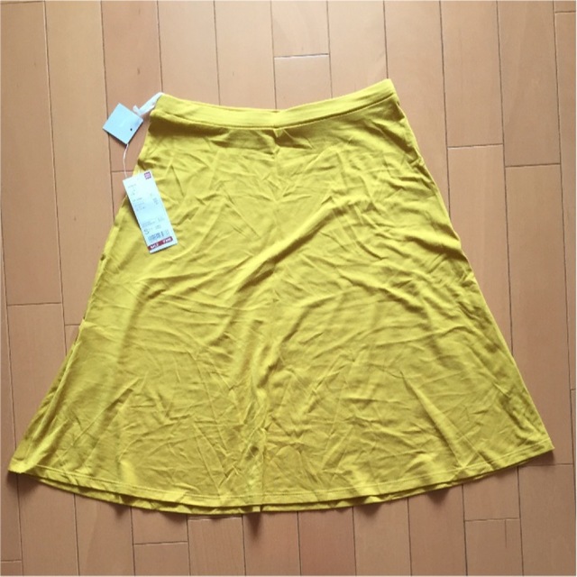 UNIQLO(ユニクロ)のソフトフレアスカート UNIQLO ユニクロ スカート レディースのスカート(ひざ丈スカート)の商品写真