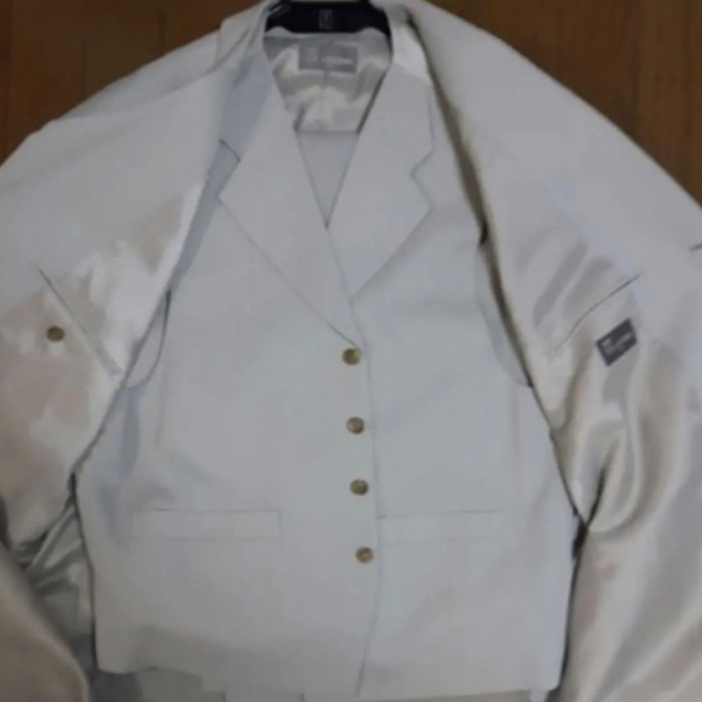 スーツ　白　アイボリー系　ベスト付き メンズのスーツ(スーツジャケット)の商品写真