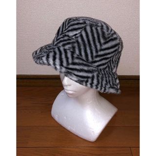 カンゴール(KANGOL)のL 美品 KANGOL Faux Fur Bucket ブラック 黒 ストライプ(ハット)