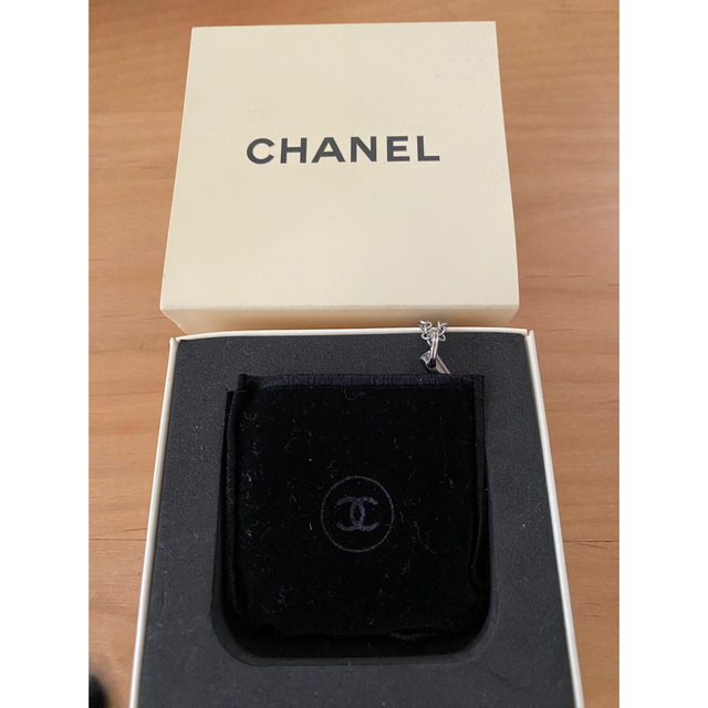 CHANEL(シャネル)の【美品】CHANEL ノベルティ　ミニミラー　ストラップ付き レディースのファッション小物(ミラー)の商品写真