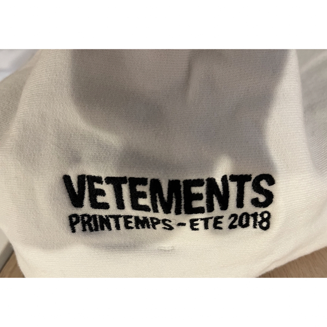 VETEMENTS(ヴェトモン)のVETEMENTS ヴェトモン We Love Our Hometownパーカー レディースのトップス(パーカー)の商品写真