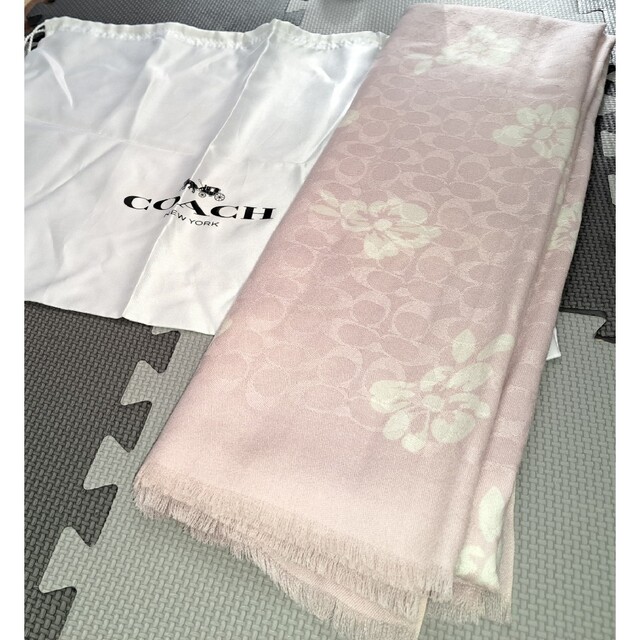 COACH(コーチ)の【レア】 COACH ピンク シグネチャー ストール フラワープリント レディースのファッション小物(ストール/パシュミナ)の商品写真