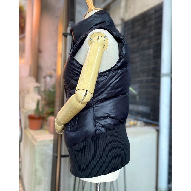 DKNY(ダナキャランニューヨーク)の美品!暖!ﾀﾞｳﾝXﾌｪｻﾞｰ!【DKNY JEANS】ﾅｲﾛﾝﾍﾞｽﾄ送料込 レディースのジャケット/アウター(ダウンベスト)の商品写真