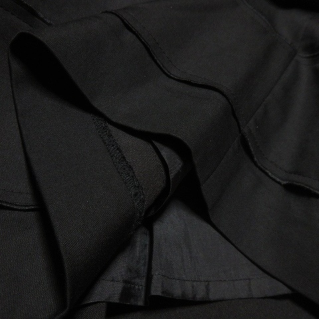 M-premier(エムプルミエ)のエムプルミエ スカート プリーツ ひざ丈 コットン 薄手 ツヤ感 34 黒 レディースのスカート(ひざ丈スカート)の商品写真